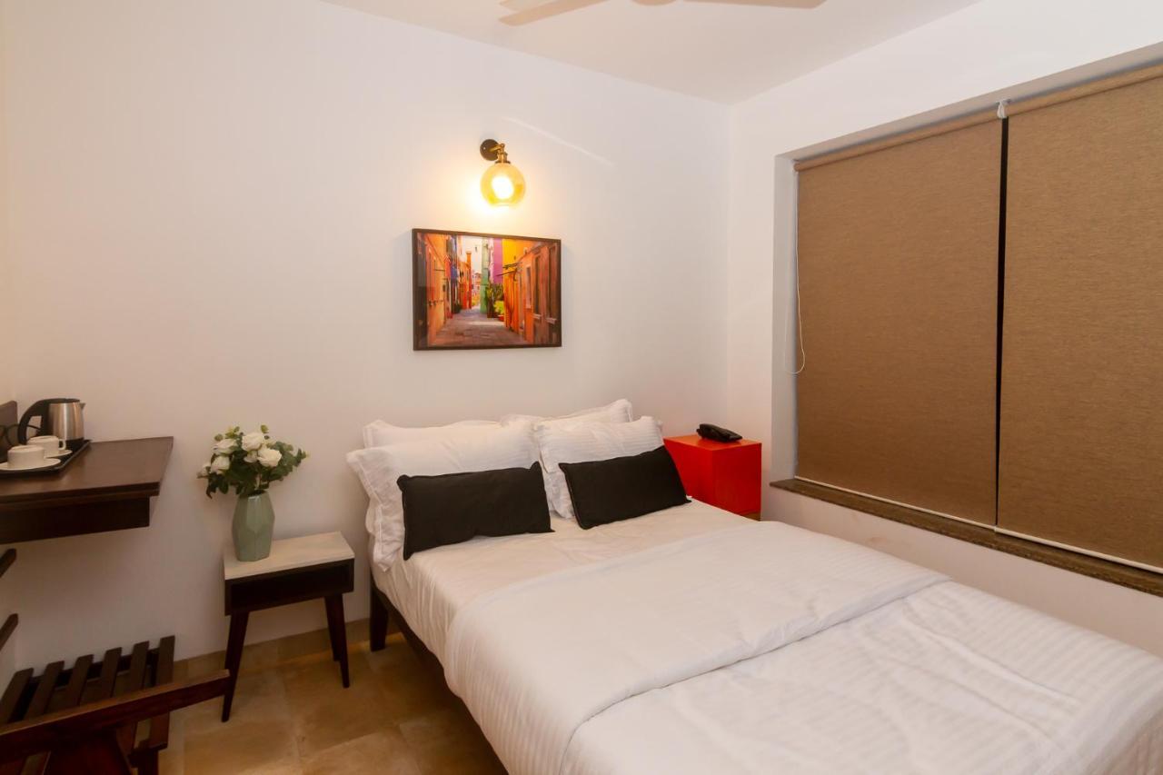 Half Hotel Calangute Bagian luar foto