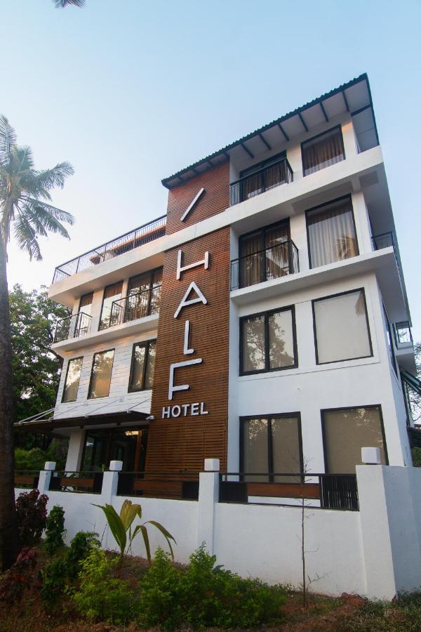 Half Hotel Calangute Bagian luar foto