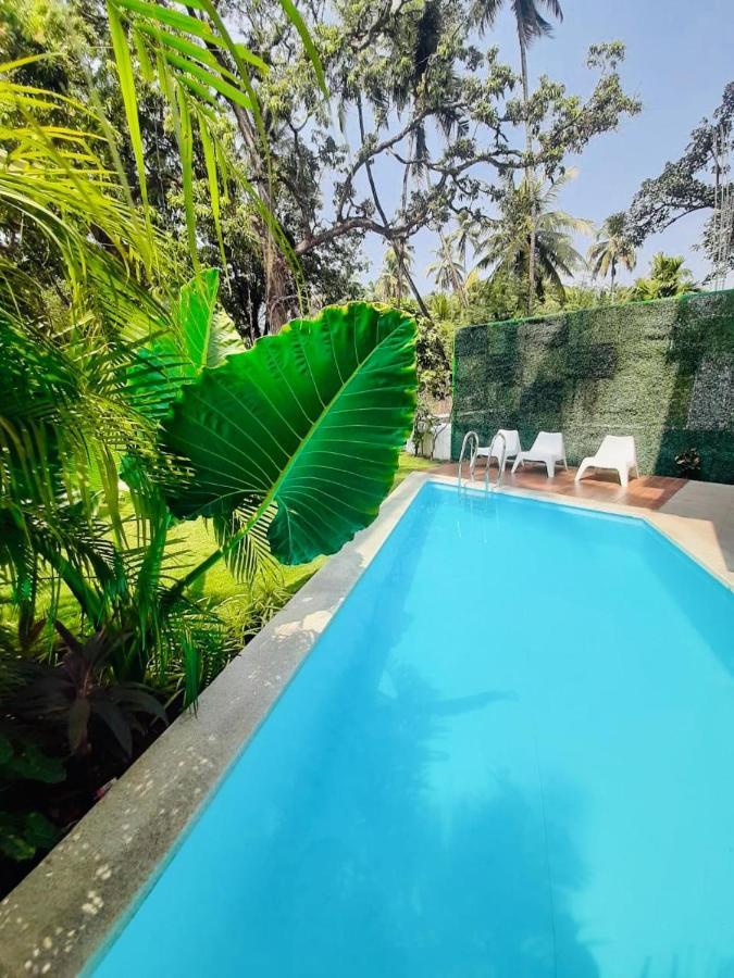 Half Hotel Calangute Bagian luar foto