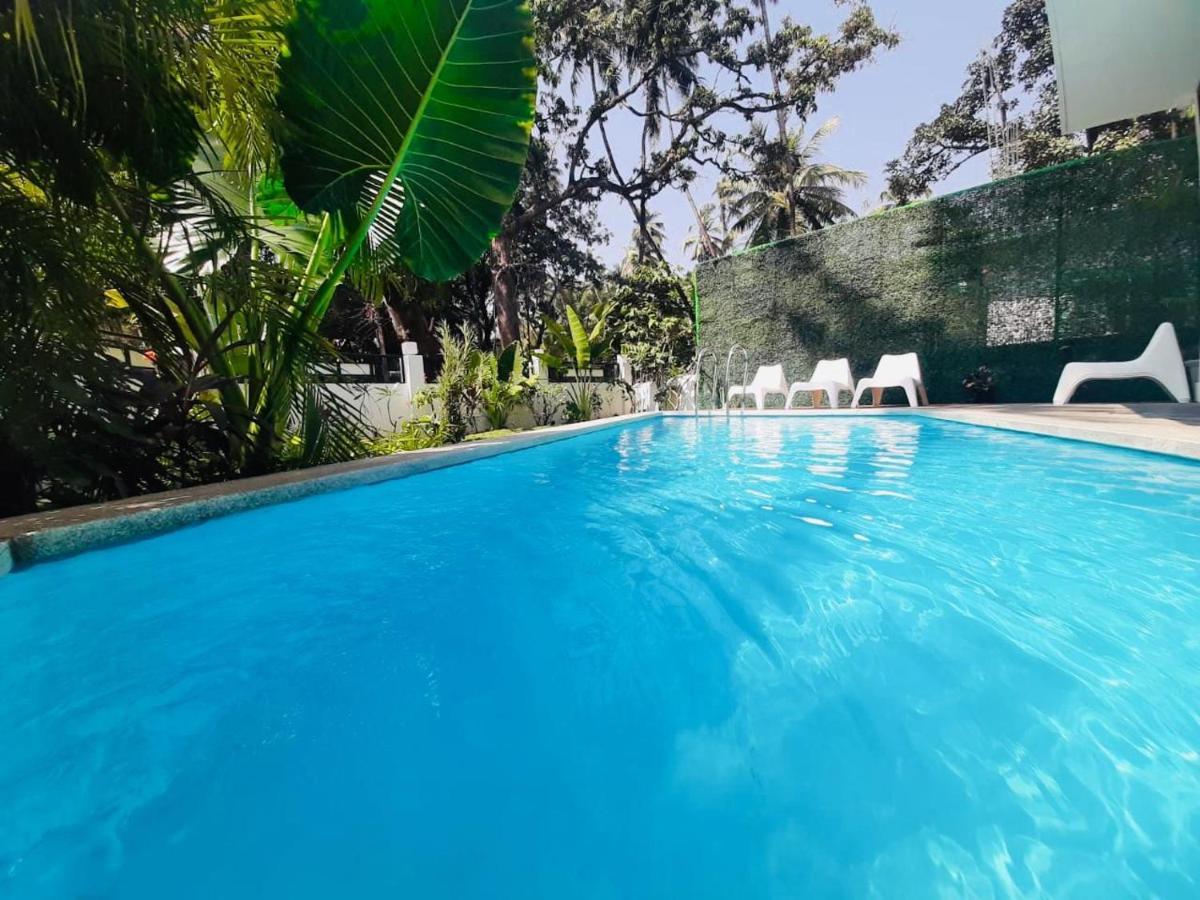 Half Hotel Calangute Bagian luar foto