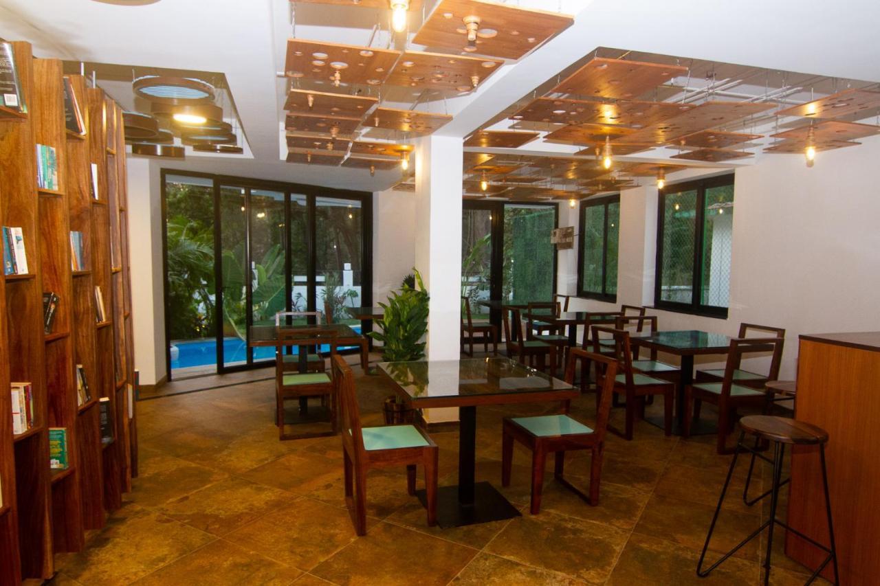 Half Hotel Calangute Bagian luar foto